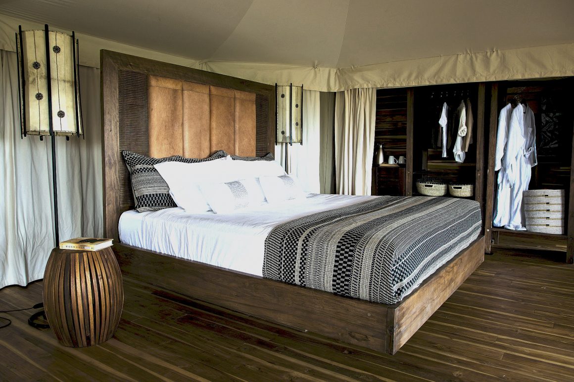 02-Aurari-Camp-luxurt-tent-king-bed-room